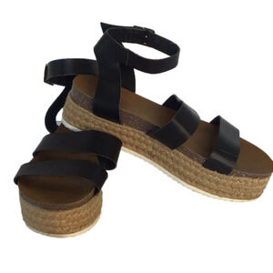 𝅺patrizia Larissa Women’s Sandal